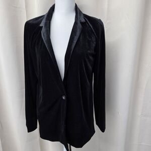 Chic Black Velvet Women's Blazer